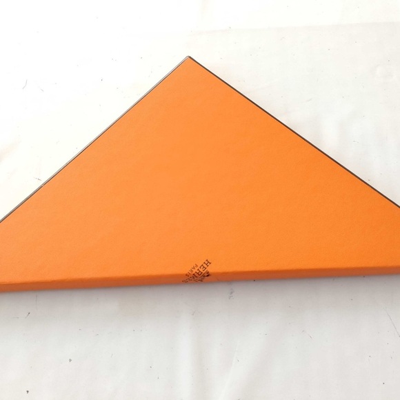 HERMES Carré Pointe Triangular Volduc Ribo Scarf - Picture 5 of 5